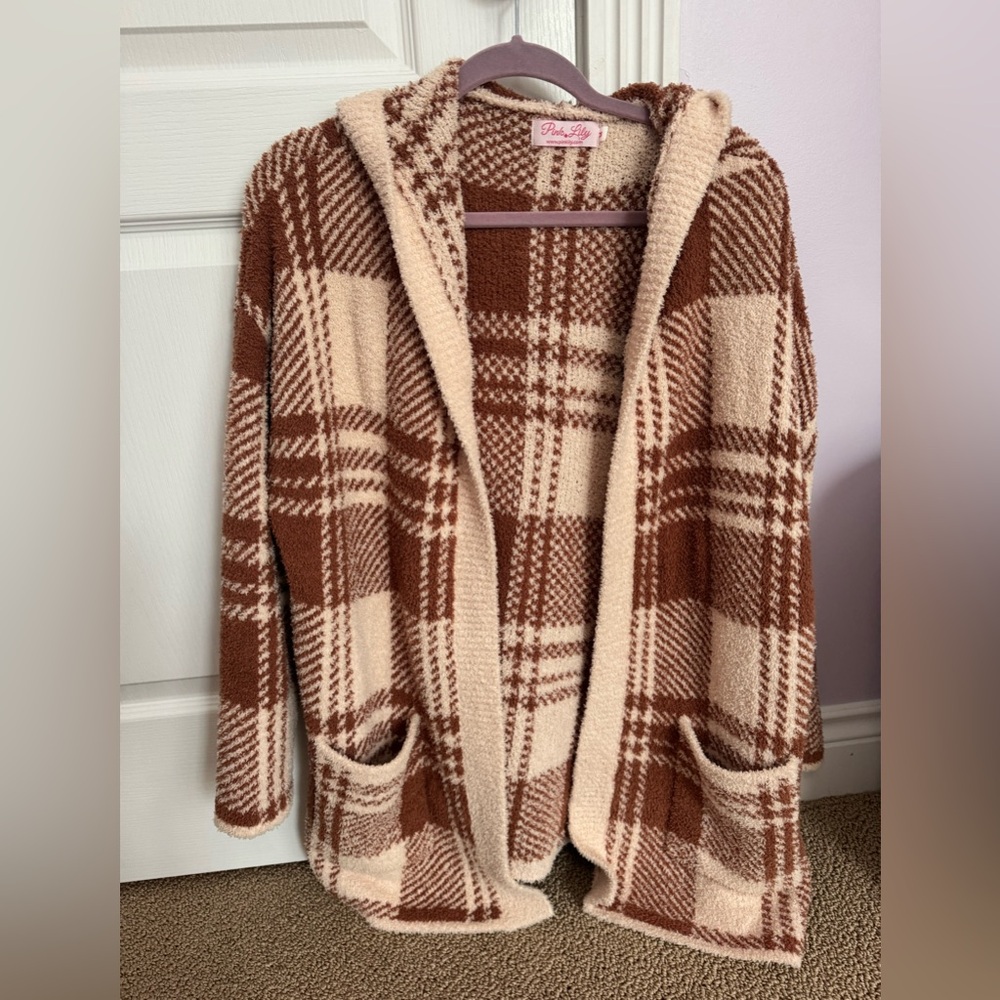 Super soft and stretchy Pink Lily sweater, size Medium